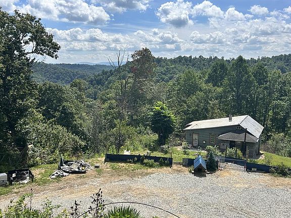 3rd image of 688 Bearwallow Rd