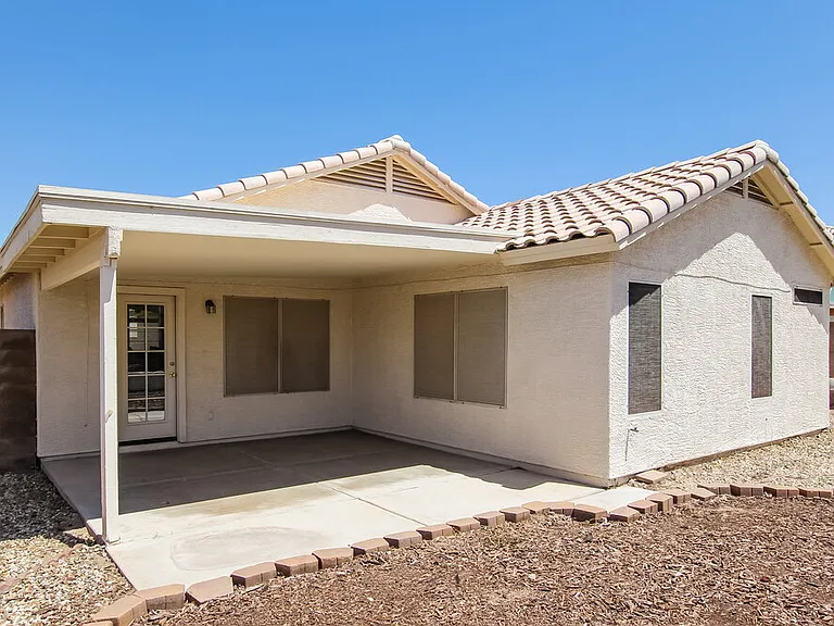 11005 W Frier Dr — Photo 15