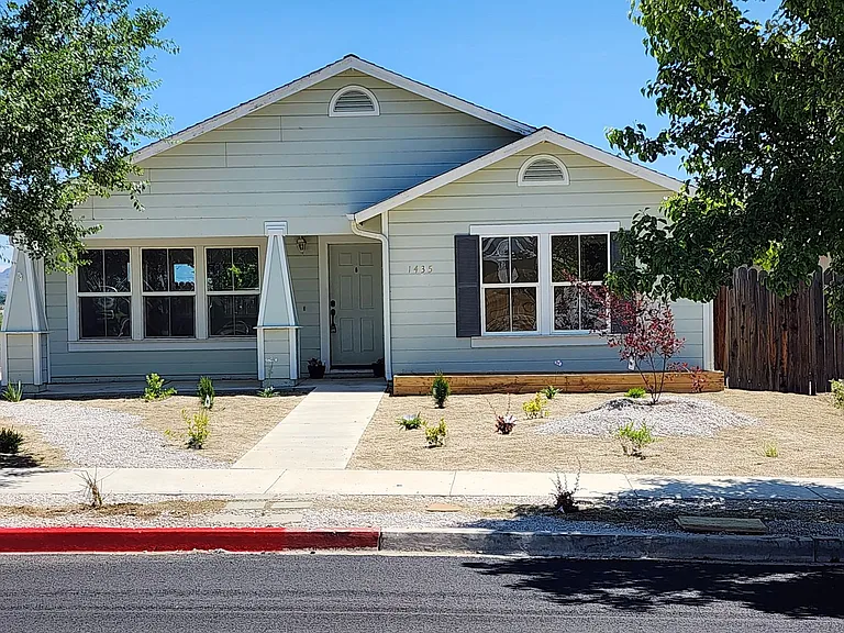1435 Honey Locust Ave — Photo 2