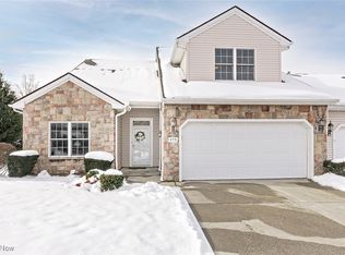 405 Creekside Dr, Mayfield Hts, OH 44143