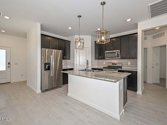 3rd image of 14203 W VOLTAIRE Street