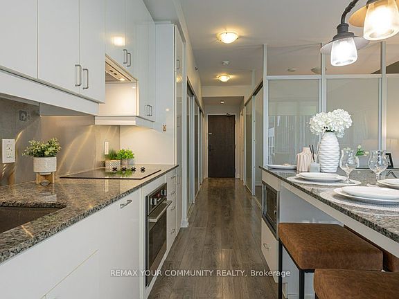 5th image of 426 University Ave #1002