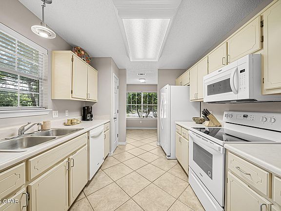 5th image of 38 Creek Ct