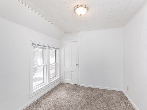 5th image of 408 31st Ave N