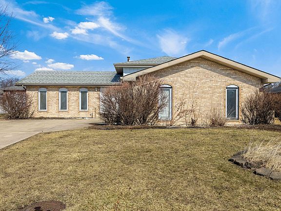 2nd image of 1173 Robert Ln