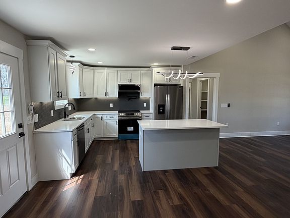3rd image of 539 Oak Tree Dr