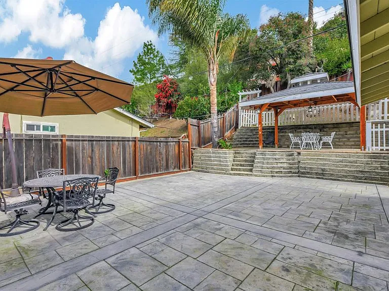 758 Candlestick Way — Photo 18