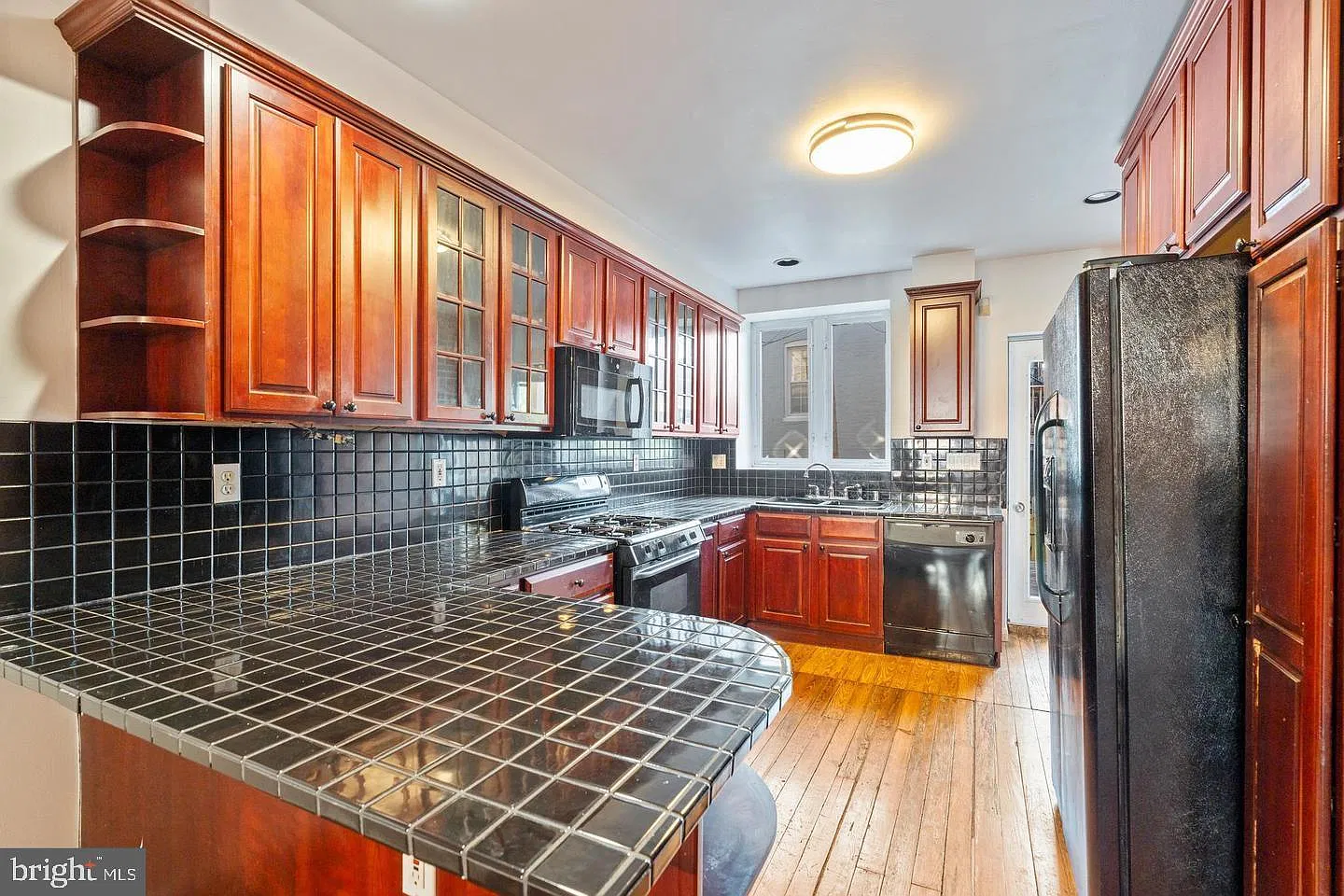 3 bed, 1152 sqft, $2,700 — Photo 3