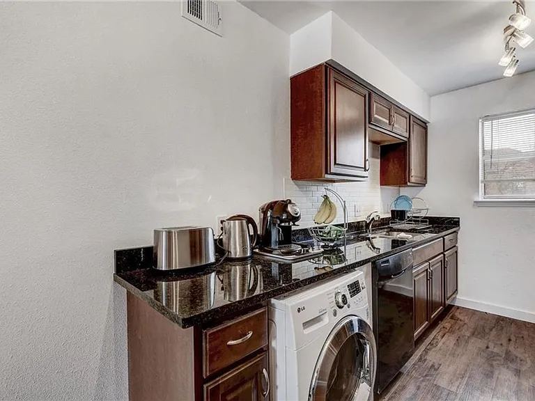 2200 San Gabriel St — Photo 5