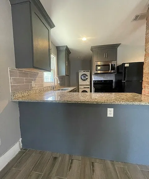 402 Graham Ave #402 — Photo 9