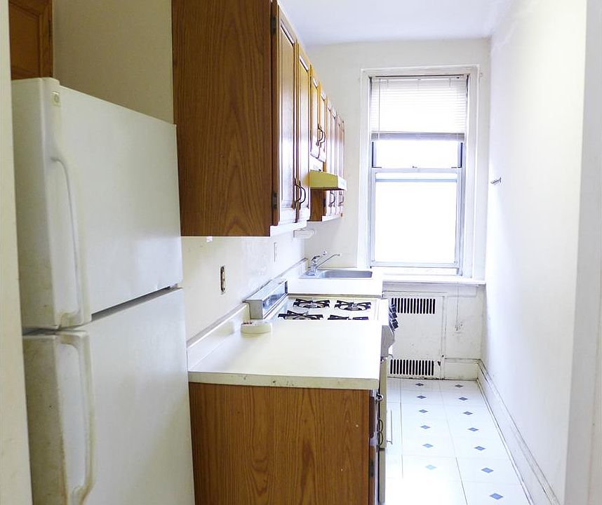 2nd image of 14125 Northern Blvd APT D27