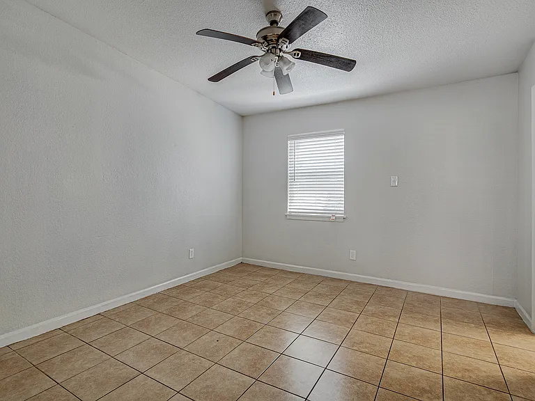 304 E Mitchell St — Photo 28