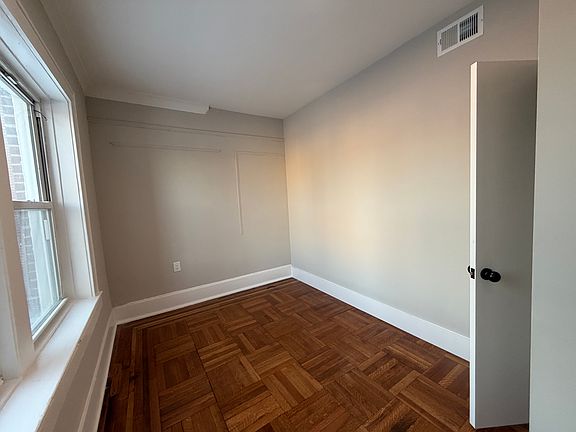 3rd image of 500-04 W 7th St #203