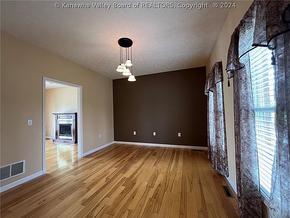 4th image of 208 Northwoods Dr