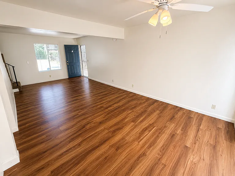 831 W 5th St — Photo 11