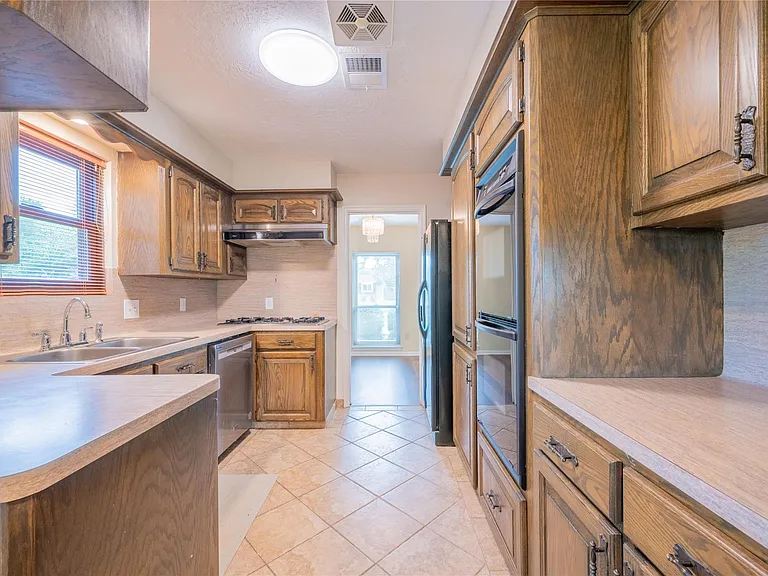 9202 Benning Dr — Photo 16