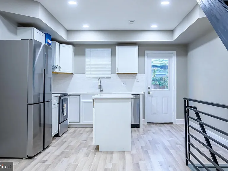 2212 Greenwich St — Photo 4