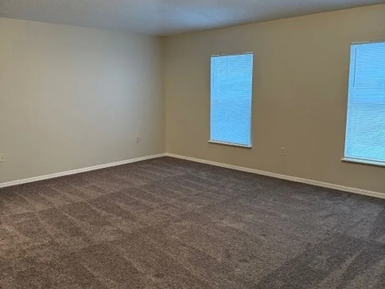 744 Paris Dr — Photo 15