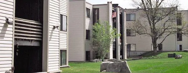 Greenwich Manor Apartments — Photo 7