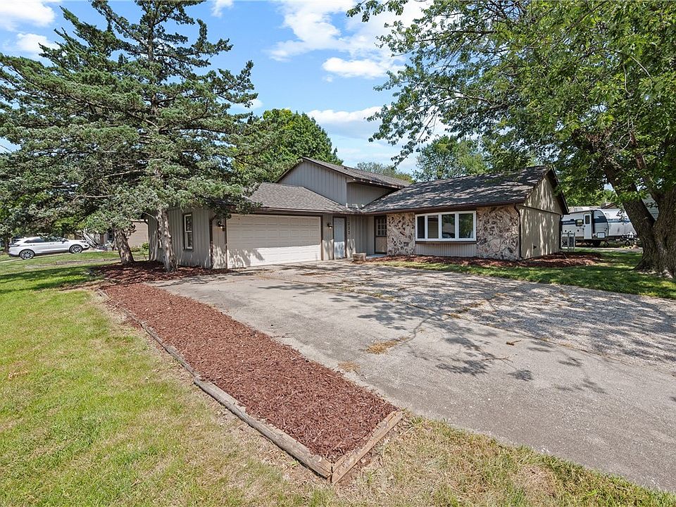 1st image of 333 NW Stratford Ln