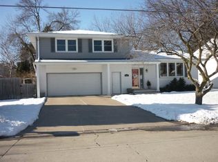 1009 N Briarcliff Dr, Appleton, WI 54915