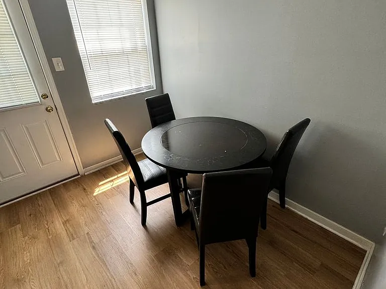 1009 W Graham Rd — Photo 5