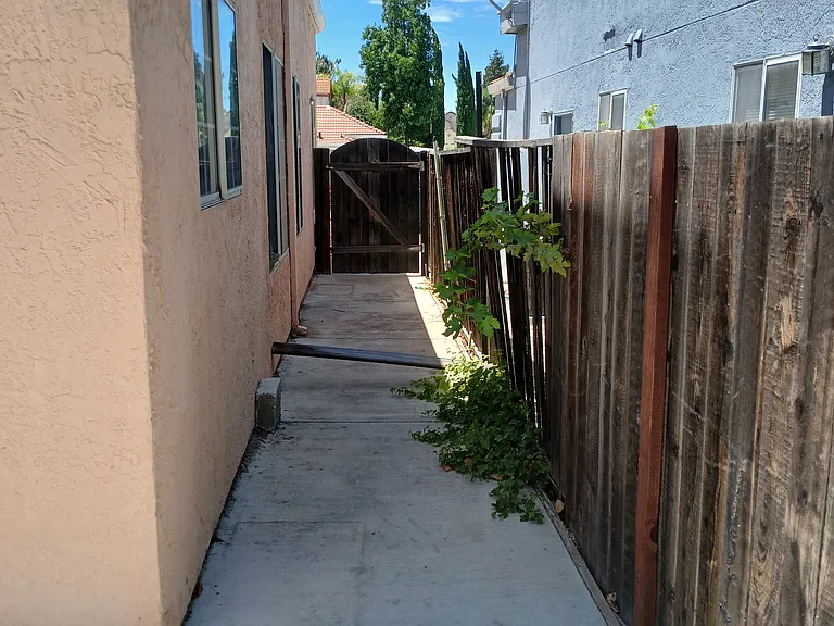 4505 Pampas Cir — Photo 36