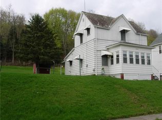 1009 Center Ave, Ellwood City, PA 16117
