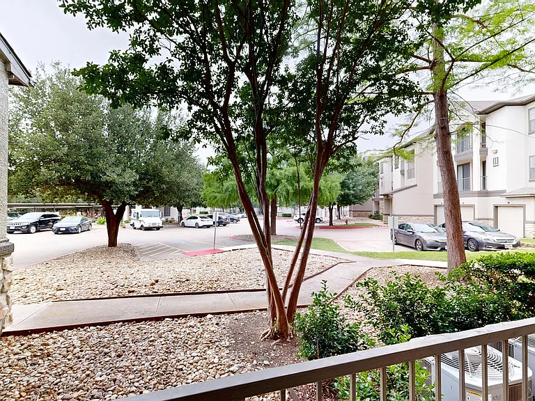 Lakeline Villas — Photo 43