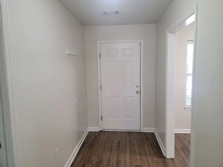 1406 Anna Way — Photo 3