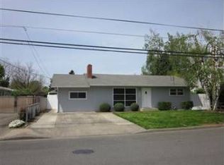 1028 SE Rogue Dr, Grants Pass, OR 97526