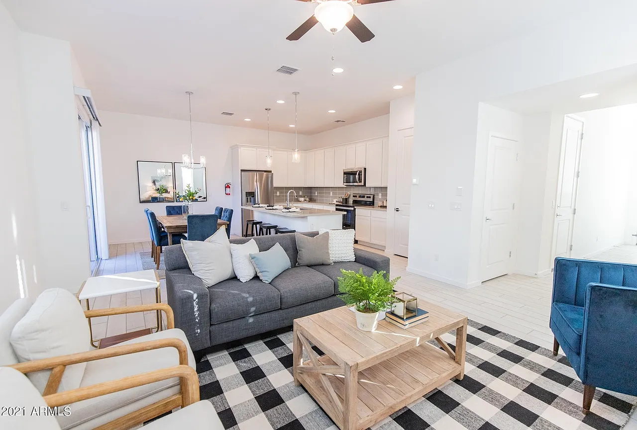 3 bed, 2.5 bath, 1839 sqft, $3,000 — Photo 2