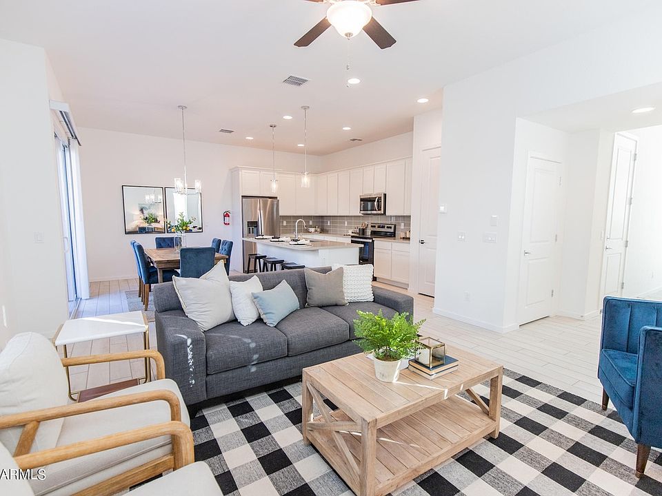 LIVING ROOM (FIRST FLOOR)