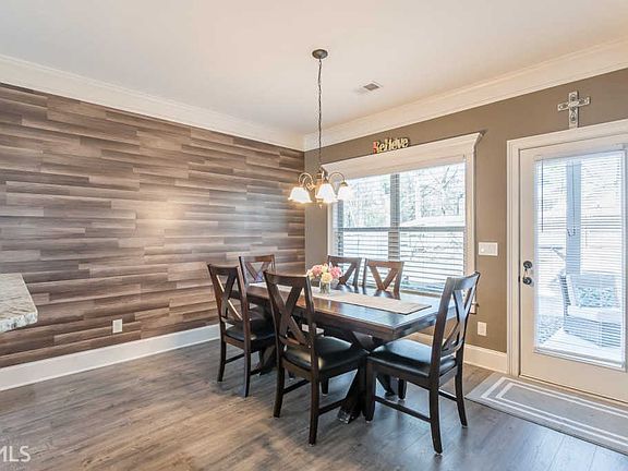 5th image of 213 Birchwood Dr