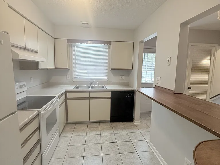 1025 Carolina Rd #W1 — Photo 24