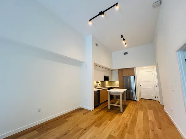 1652 NE 124th St, Miami, FL