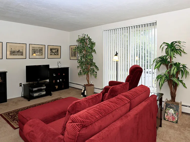 Bridlewood Apartments — Photo 2