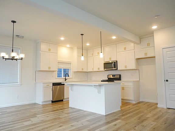 Kitchen (New refrigerator not pictured)