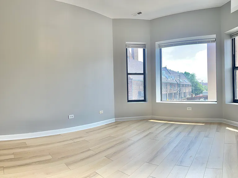 346 E 41st St #2 — Photo 2