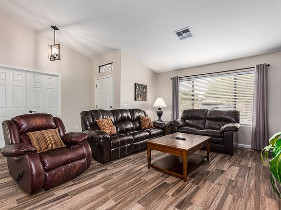 3rd image of 1611 E Tonopah Dr