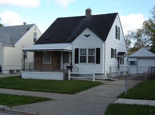 19921 Kenosha St, Harper Woods, MI 48225