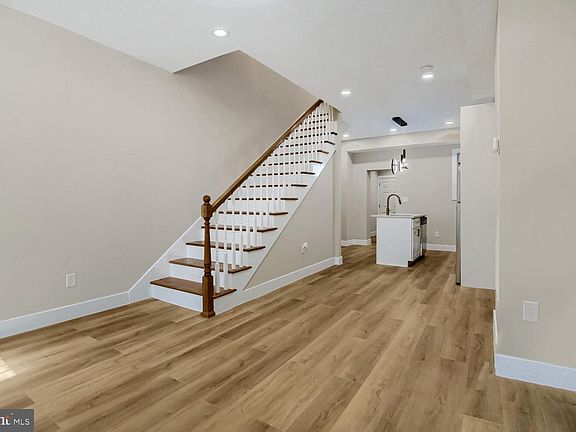 4th image of 2542 Oswego Ave