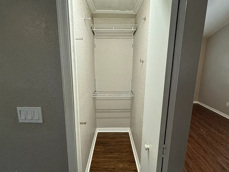 711 Greenwood St #1/2 — Photo 5