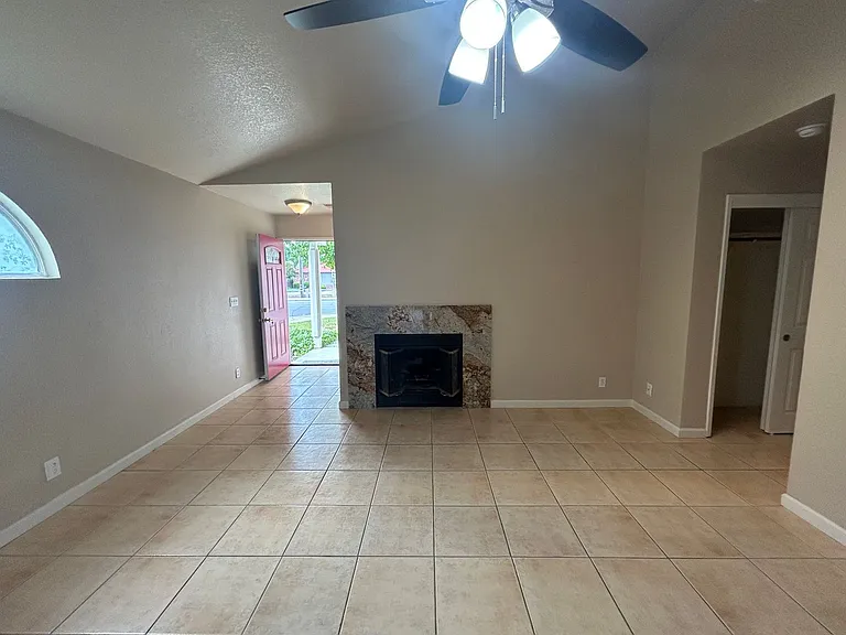 2924 Merle Ave — Photo 2