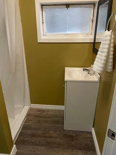 Studio, 400 sqft, $800 — Photo 3
