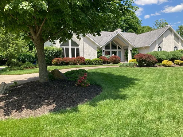 1351 Meadowood Cir, Youngstown, OH 44514