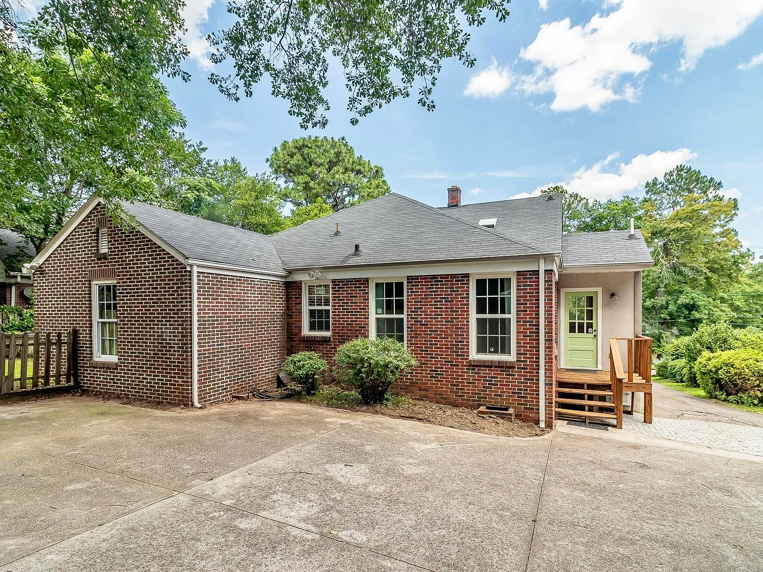 3 bed, 2.0 bath, 1787 sqft, $1,795 — Photo 2