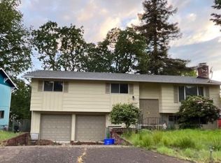 18345 Petite Ct, Gladstone, OR 97027