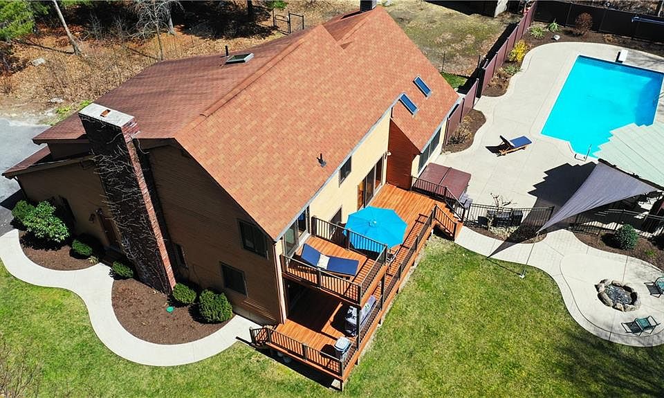 2nd image of 105 Trout Brook Ln