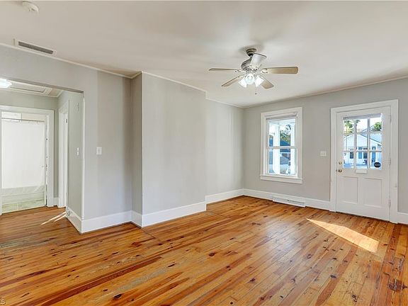 3rd image of 2404 Spruce St